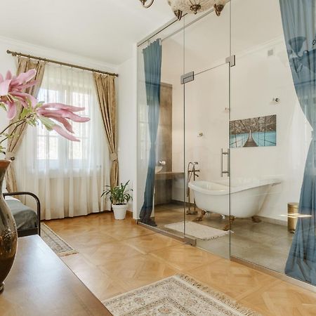 Apartamenty W Dworku Cheval คราคูฟ ภายนอก รูปภาพ