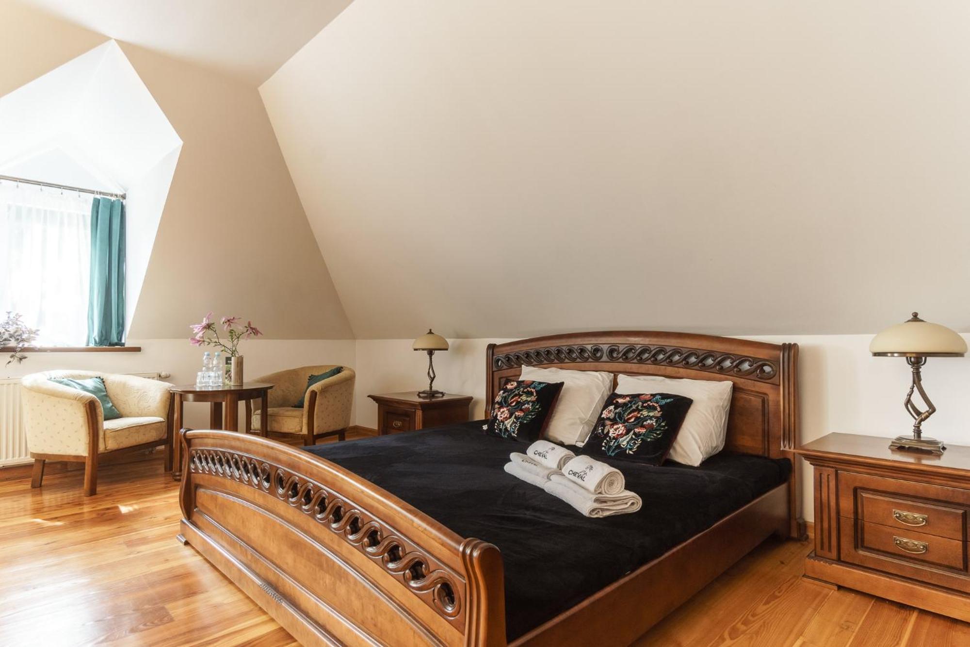 Apartamenty W Dworku Cheval คราคูฟ ภายนอก รูปภาพ