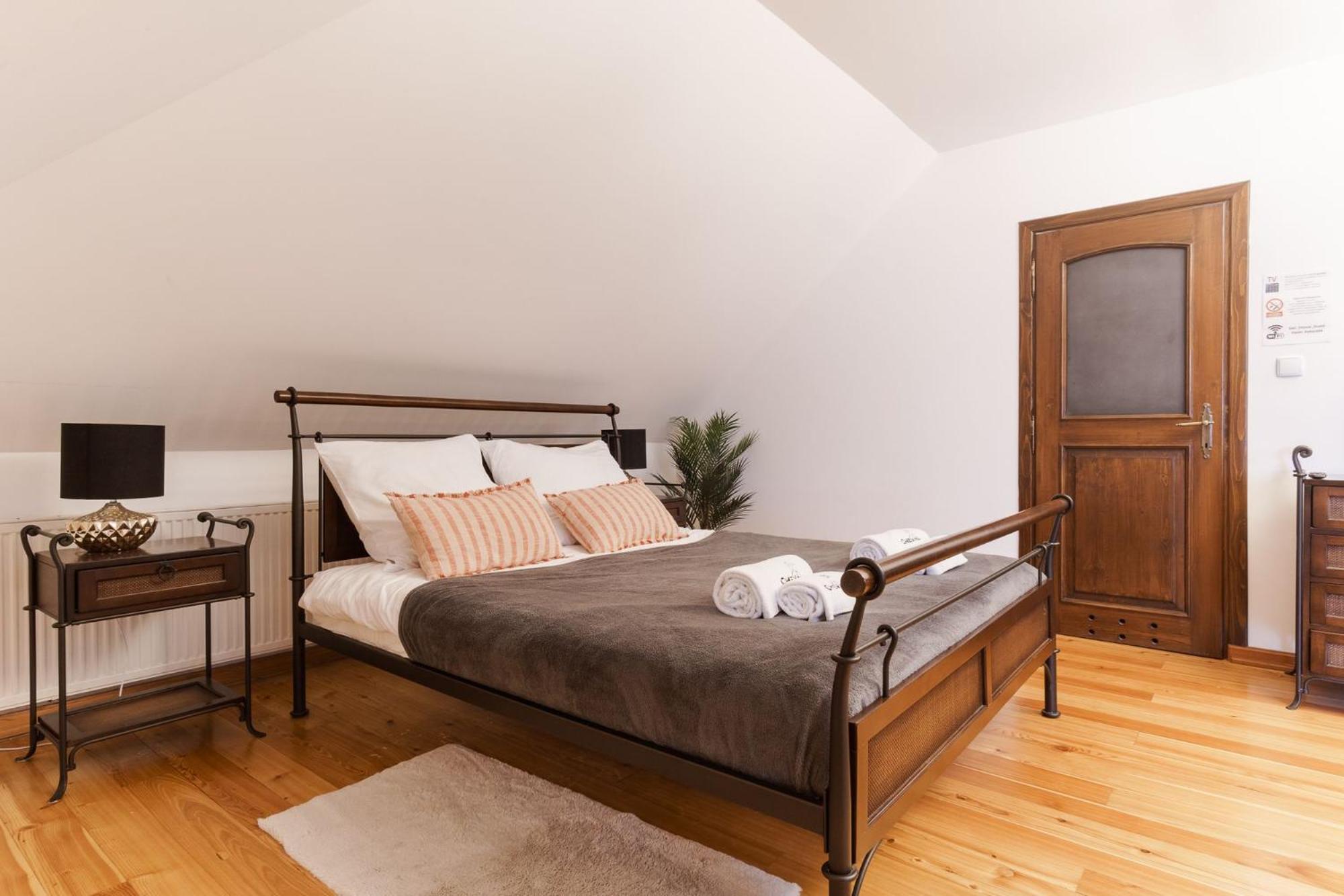 Apartamenty W Dworku Cheval คราคูฟ ภายนอก รูปภาพ