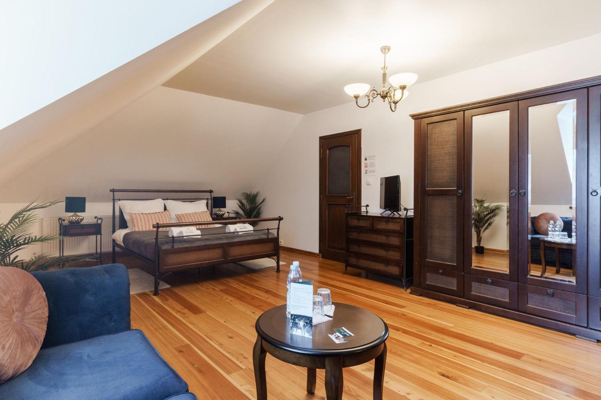 Apartamenty W Dworku Cheval คราคูฟ ภายนอก รูปภาพ