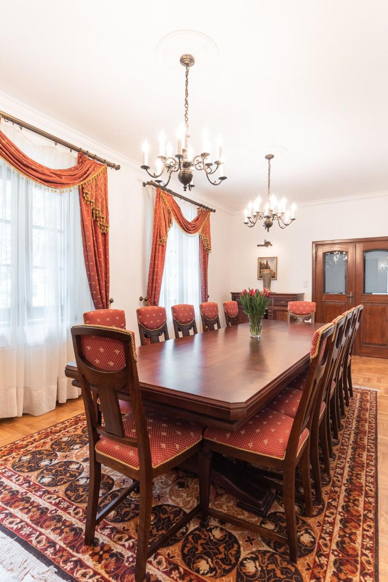 Apartamenty W Dworku Cheval คราคูฟ ภายนอก รูปภาพ